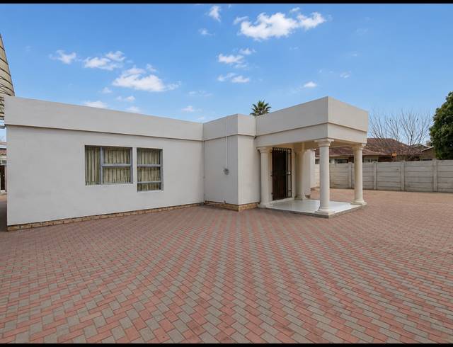 31 BEDROOM HOUSE FOR SALE IN VANDERBIJLPARK SE 7